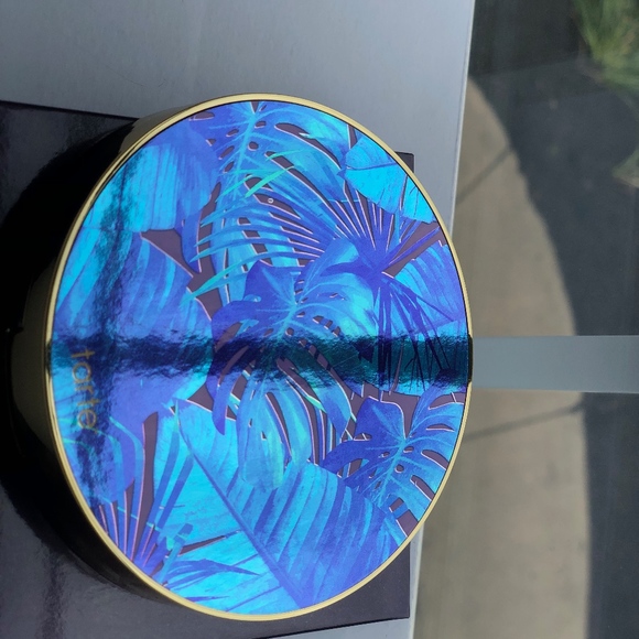 Tarte- Be You. Naturally. Eyeshadow Palette - Picture 2 of 4